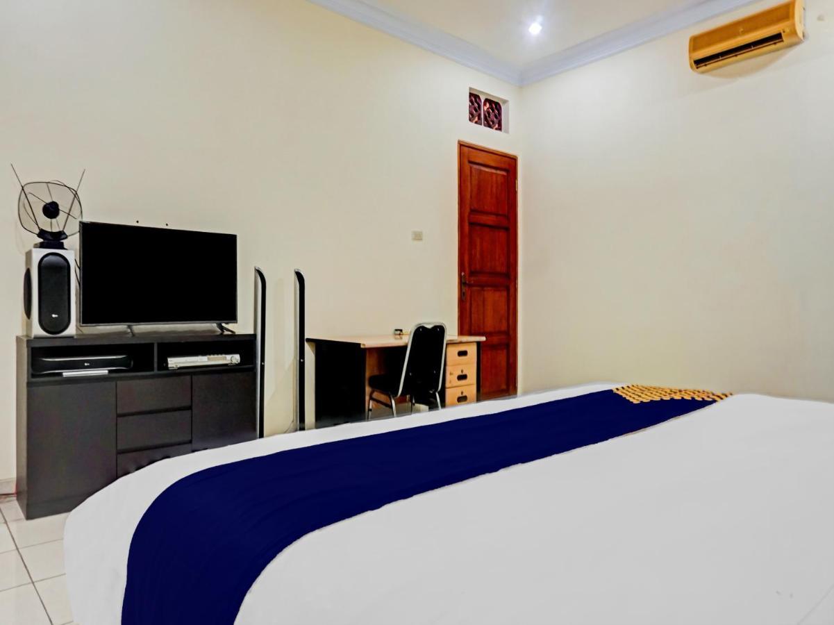 Spot On 90295 Simprug Residence Jakarta Exterior foto