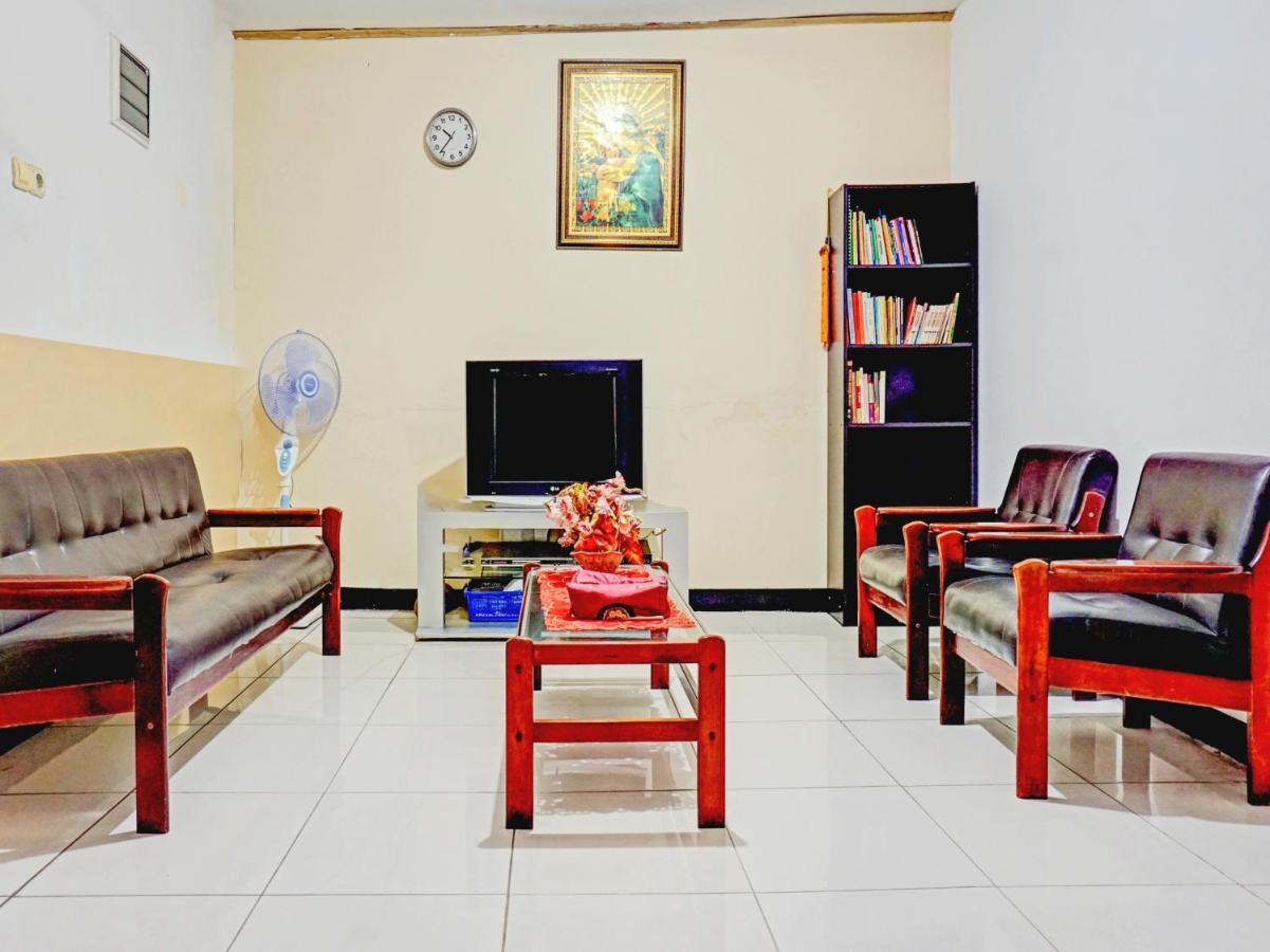Spot On 90295 Simprug Residence Jakarta Exterior foto